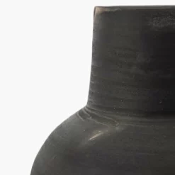 Auster Distressed Vase -US Home Decoration Sales Store AusterDistressedVase MDCR2749 BLK OS D1 T