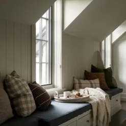 Beatrice Wool Throw -US Home Decoration Sales Store Catalogue Shoot 61